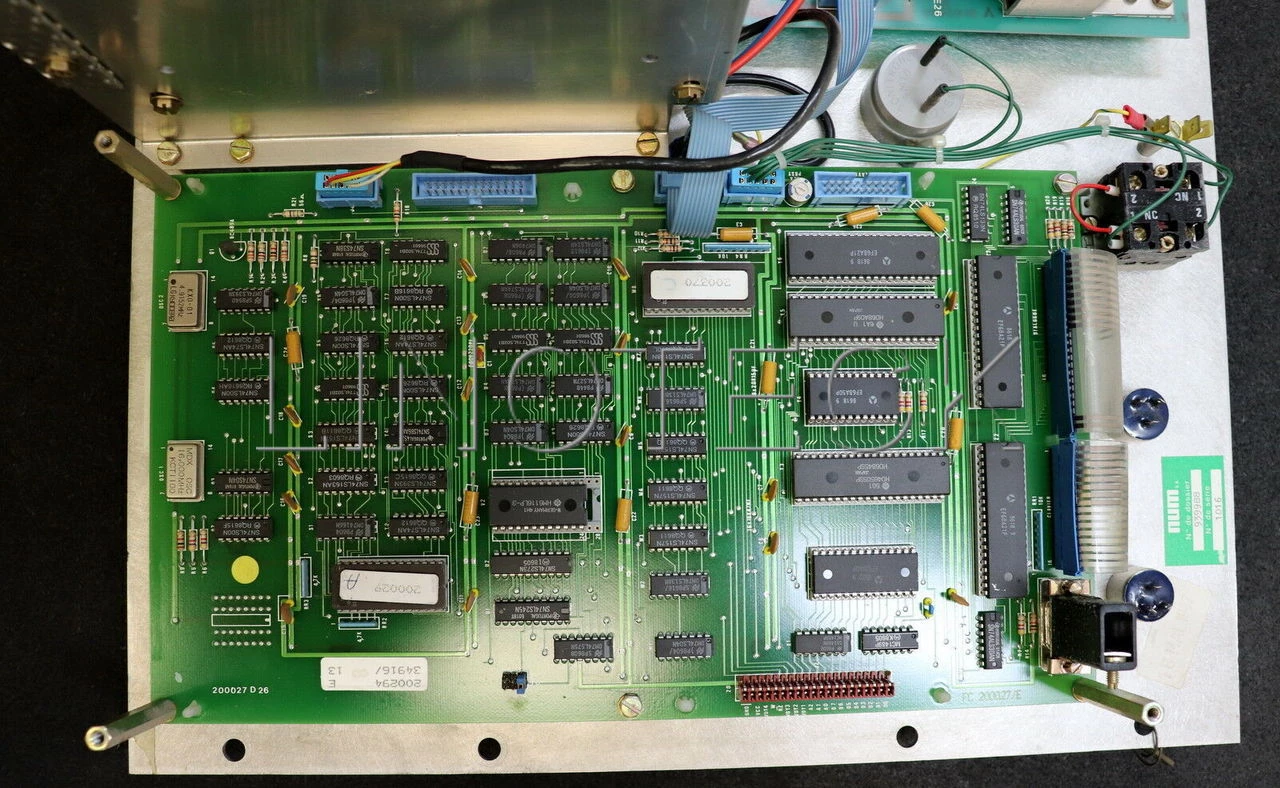 Assistência técnica IHM NUM 760F