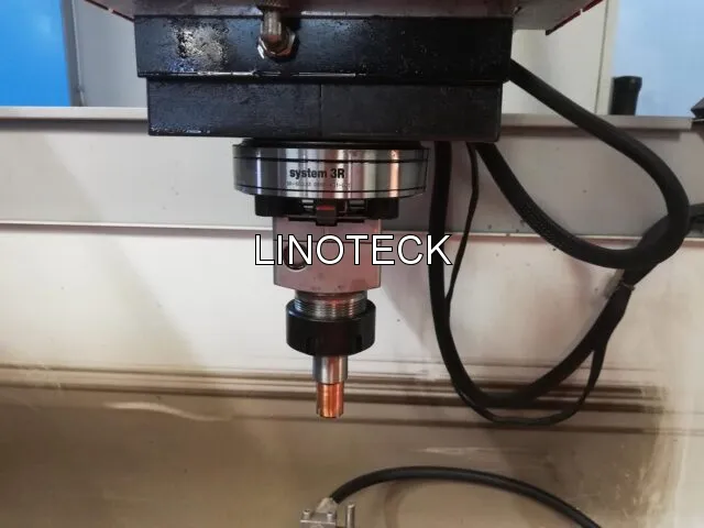 Manutenção da Máquina corte eletroerosão fio elétrico CNC penetração Agie Charmilles Form 25 Manutenção da Máquina corte eletroerosão fio elétrico CNC penetração Agie Charmilles Form 25